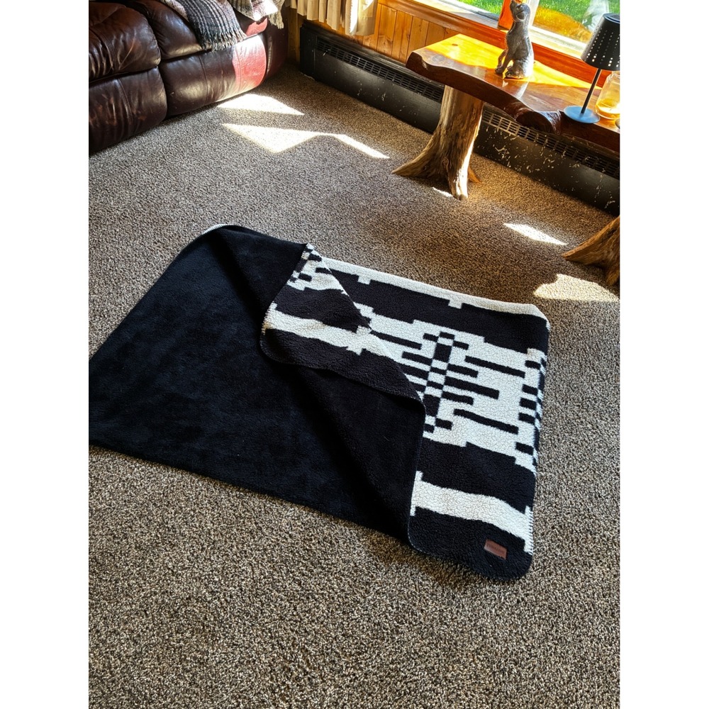 Pendleton Sherpa Fleece Throw Blanket Black White Geometric Southwestern 50x70